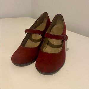 Cranberry velvet Mary Jane Shoes heels